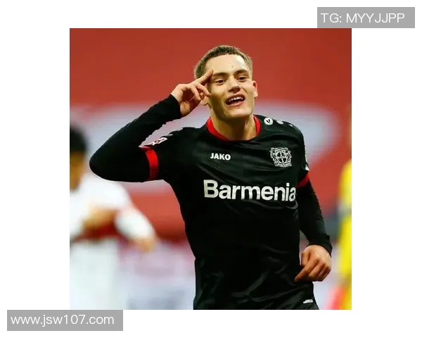 弗洛里安维尔茨的踢法与德国传统中场风格的比较与分析 弗洛里安维尔茨的踢法与德国传统中场风格的比较与分析