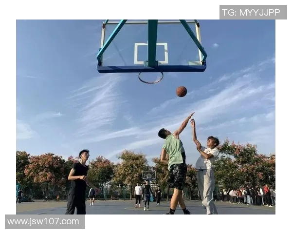 篮球传奇麦迪的精彩瞬间挂画展现篮球魅力与热血青春的完美结合 篮球传奇麦迪的精彩瞬间挂画展现篮球魅力与热血青春的完美结合